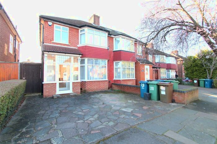 4 Bedroom Semi-Detached House To Rent In Bush Grove, Stanmore, Middlesex, HA7