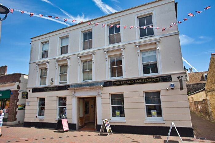 2 Bedroom Flat To Rent In High Street, Deal, Kent, CT14