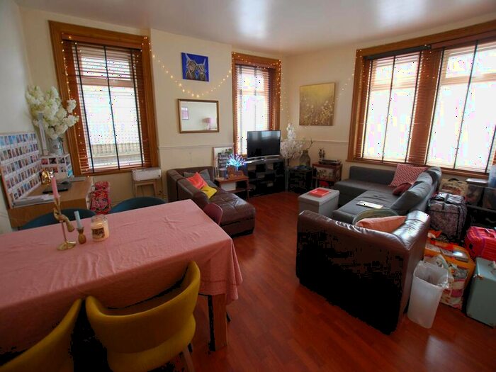 3 Bedroom Flat To Rent In North Cray Road, Bexley, Kent, DA5