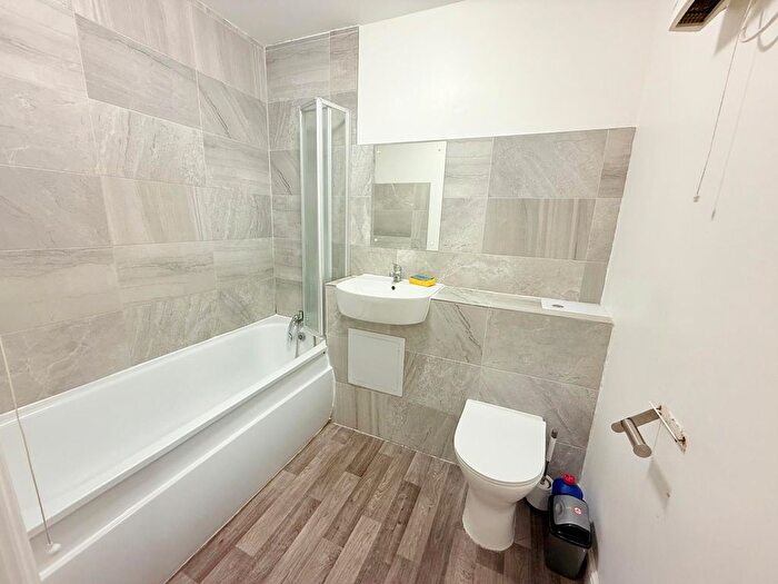 1 Bedroom Flat To Rent In Eastern Avenue, Ilford, IG2