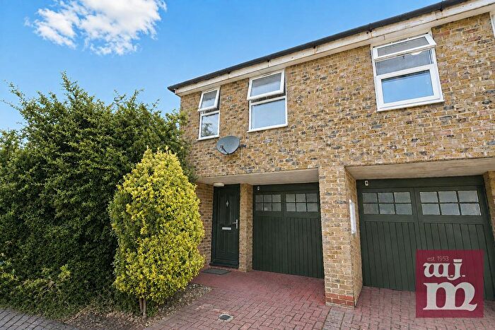 2 Bedroom End Of Terrace House To Rent In Elmgreen Close, Stratford, E15