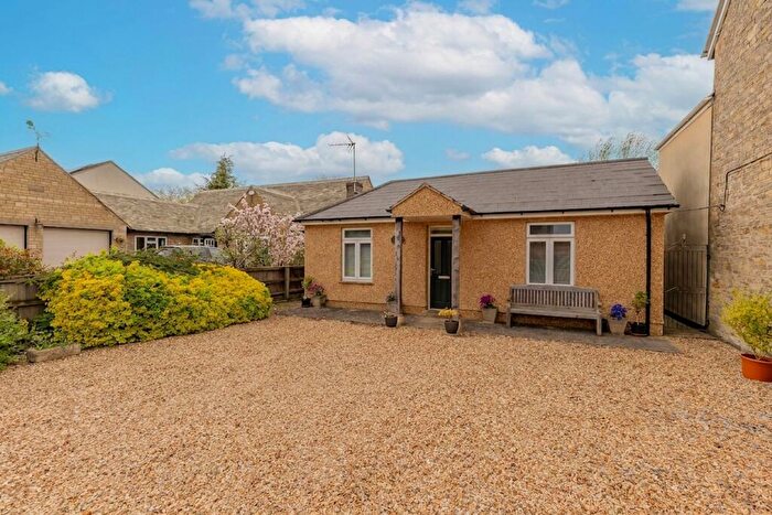 1 Bedroom Detached Bungalow For Sale In Foxley Road, Malmesbury, SN16