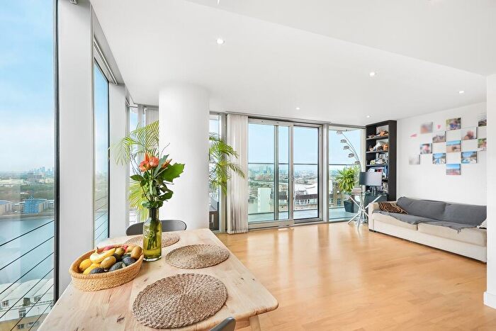 2 Bedroom Flat For Sale In Landmark West Marsh Wall, E14