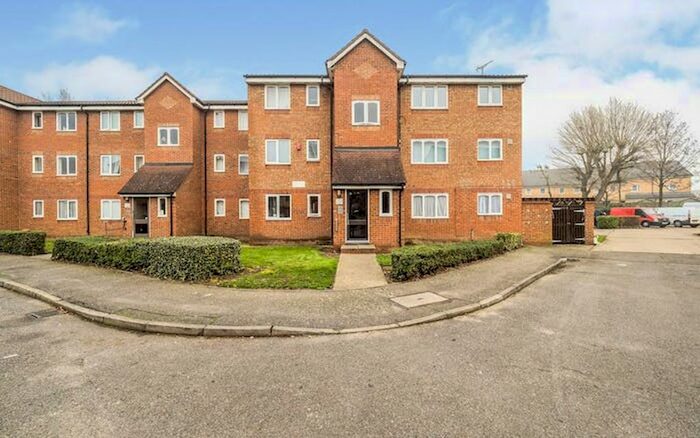 1 Bedroom Flat To Rent In Plumtree Close, Dagenham, RM10