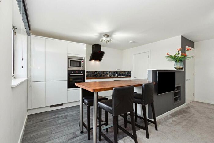 2 Bedroom Flat To Rent In Charlotte Despard Avenue, Battersea, SW11