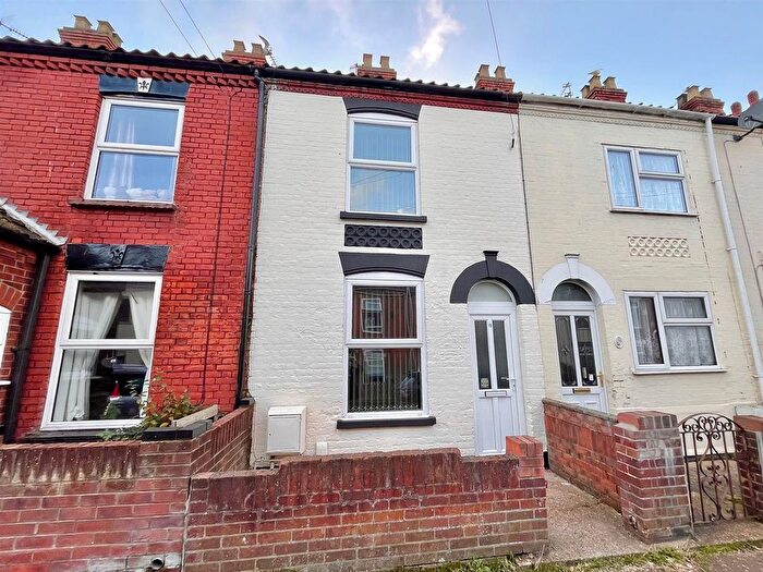 3 Bedroom Terraced House For Sale In Century Road, Great Yarmouth, NR31