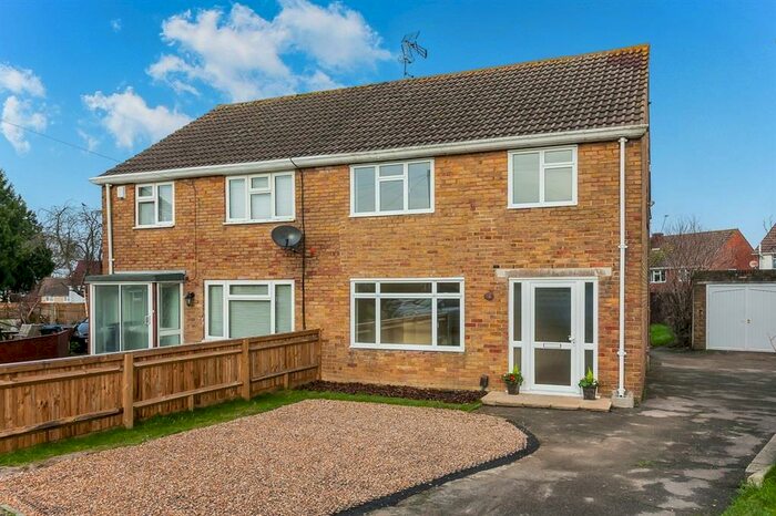 3 Bedroom House To Rent In Coombe Close, Crawley, RH11