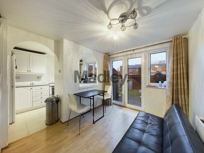 3 Bedroom Flat To Rent In Trundleys Road, London, SE8