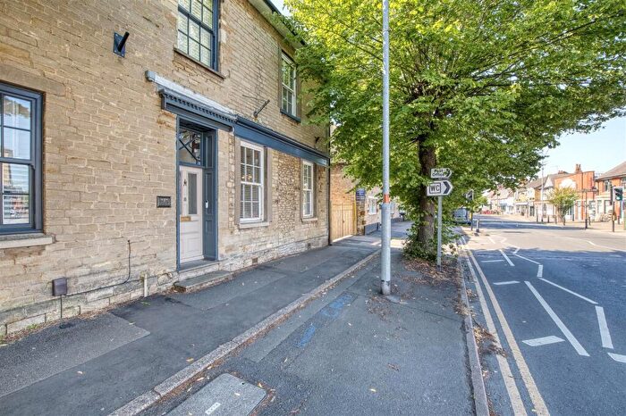 4 Bedroom End Of Terrace House For Sale In High Street, Higham Ferrers, NN10