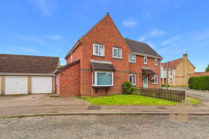 3 Bedroom Semi Detached House For Sale In Cloverfields, Bury St. Edmunds, IP31