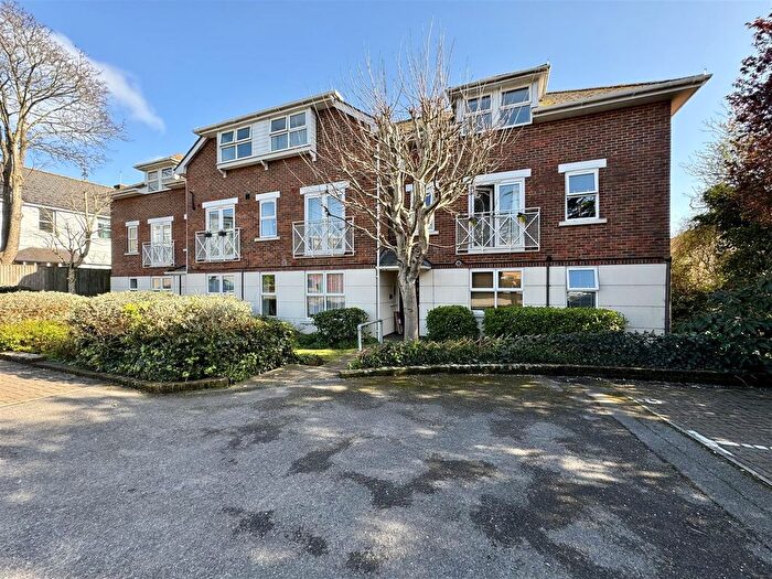 3 Bedroom Flat For Sale In Mount Pleasant Road, Poole, BH15