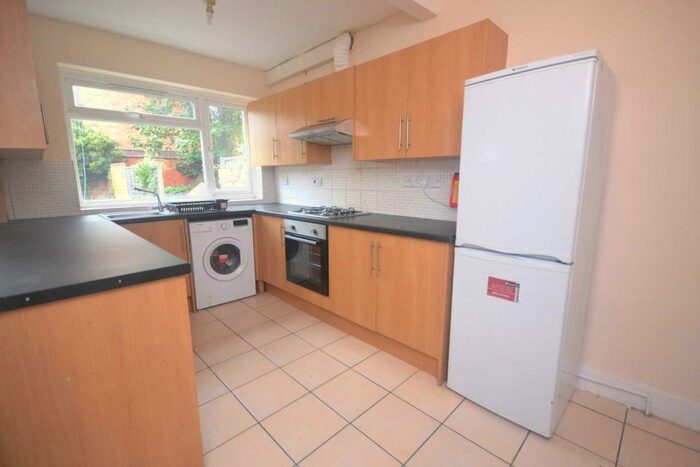 6 Bedroom Terraced House To Rent In Swainstone Road, Reading, RG2