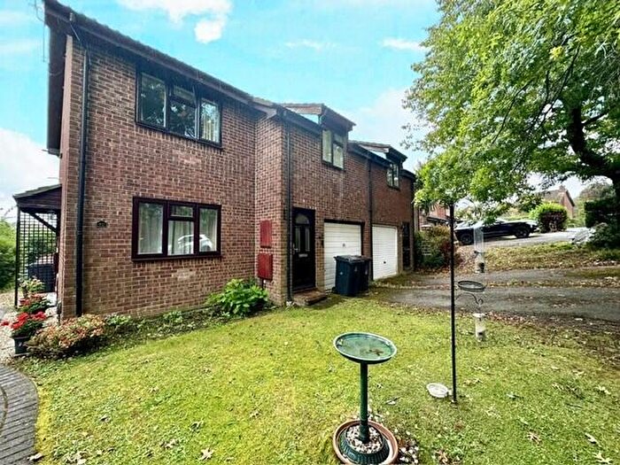 2 Bedroom Maisonette To Rent In Seward Rise, Romsey, SO51