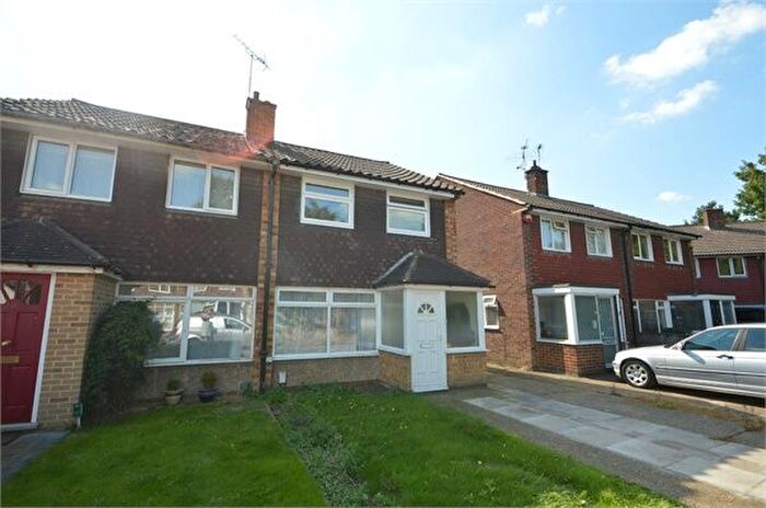 3 Bedroom Semi Detached House To Rent In Broad Close, Hersham, Walton-On-Thames, KT12