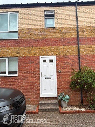 4 Bedroom Semi Detached House For Sale In Wisley Avenue, Bradwell Common, Milton Keynes, Buckinghamshire, MK13