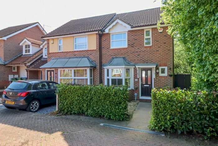 2 Bedroom Terraced House To Rent In Earles Meadow, Horsham, RH12