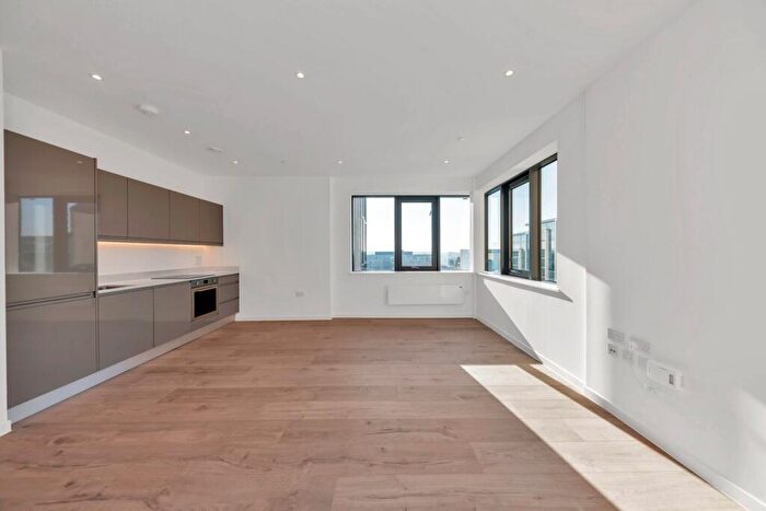 2 Bedroom Apartment For Sale In Midsummer Boulevard, Milton Keynes, MK9