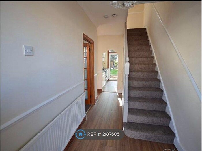 3 Bedroom Terraced House To Rent In Meadway, Ilford, IG3