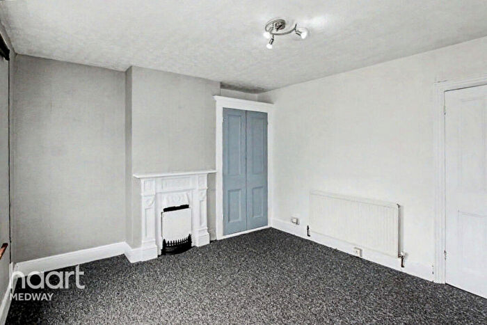 2 Bedroom Terraced House For Sale In Institute Road, Chatham, ME4