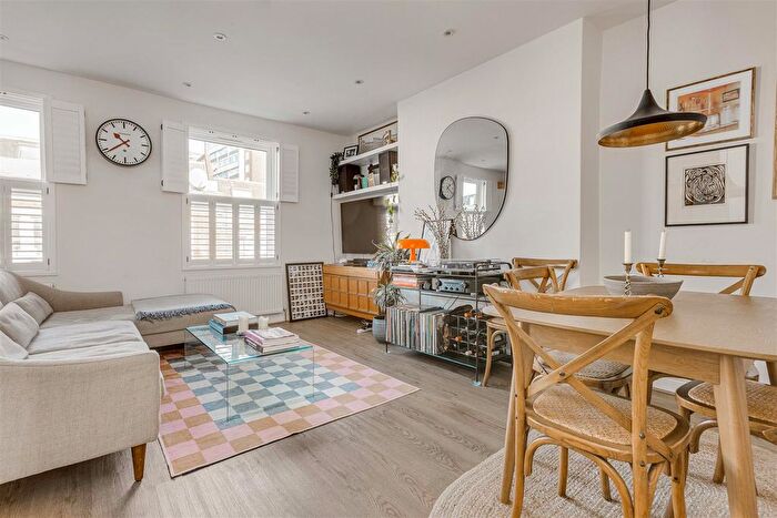 3 Bedroom Flat To Rent In Greyhound Road, Fulham, W6