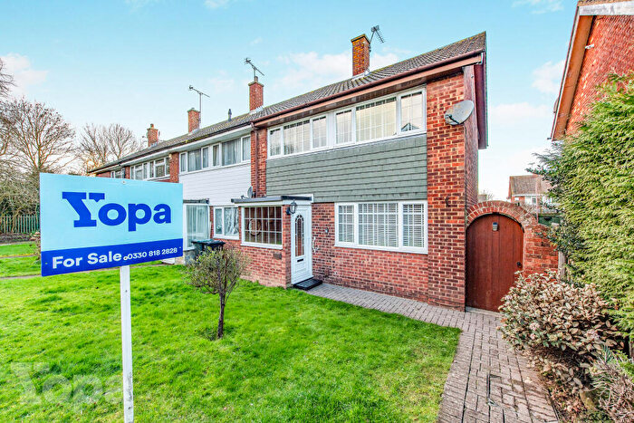 3 Bedroom End Of Terrace House For Sale In Kemsley Close, Gravesend, DA11