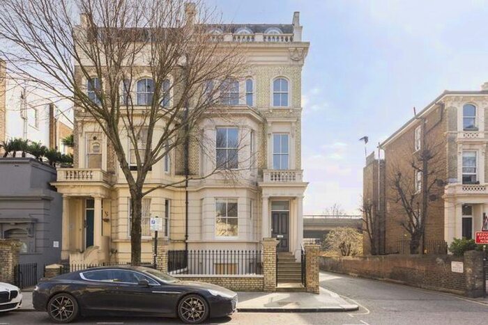 2 Bedroom Flat To Rent In Cambridge Gardens, London, W10