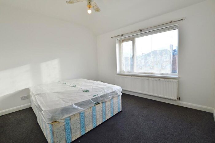 3 Bedroom Terraced House For Sale In Long Readings Lane, Slough, SL2
