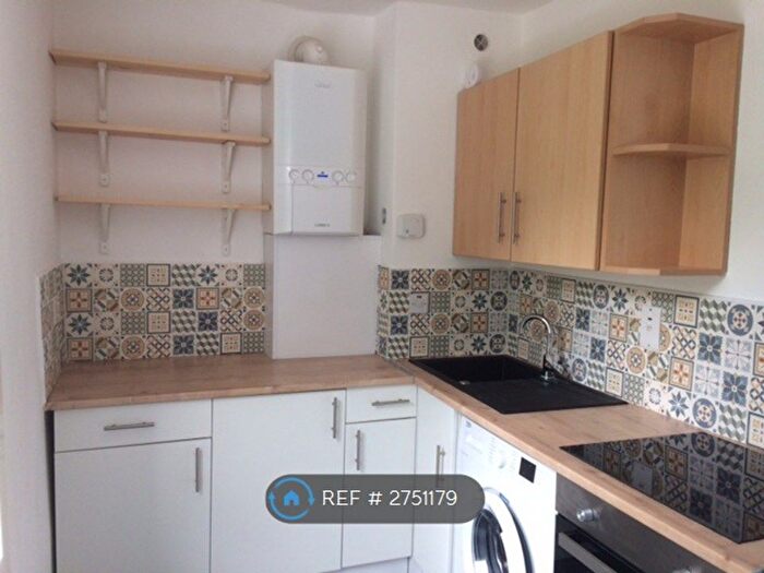 2 Bedroom Flat To Rent In Morley, Leeds, LS27