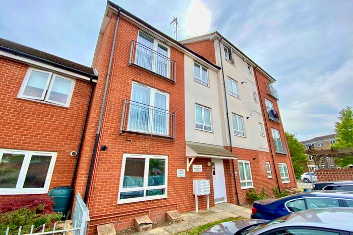 2 Bedroom Flat To Rent In Tamar Way, Langley, Slough, SL3