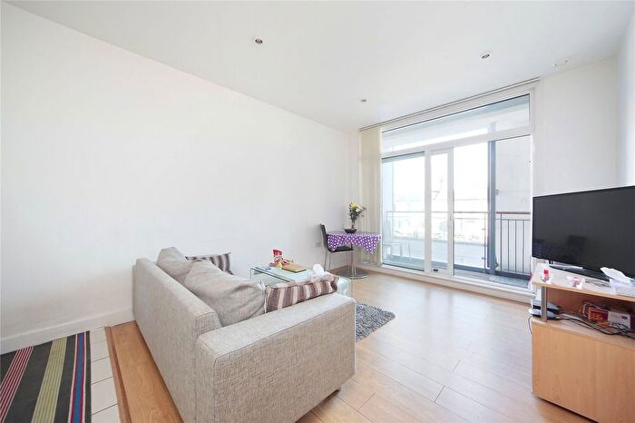 1 Bedroom Flat For Sale In Cornell Square, Battersea Park, SW8