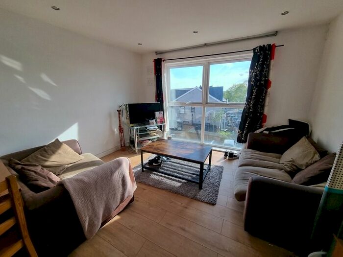 2 Bedroom Flat To Rent In Parkfield House, Cathays, Cardiff, CF14