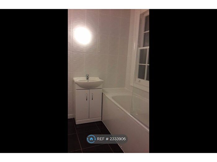 1 Bedroom Flat To Rent In Rawstorne Street, London, EC1V