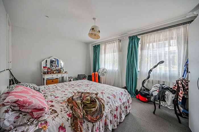4 Bedroom Flat For Sale In Howard Road, Newington Green, Newington Green, London, N16