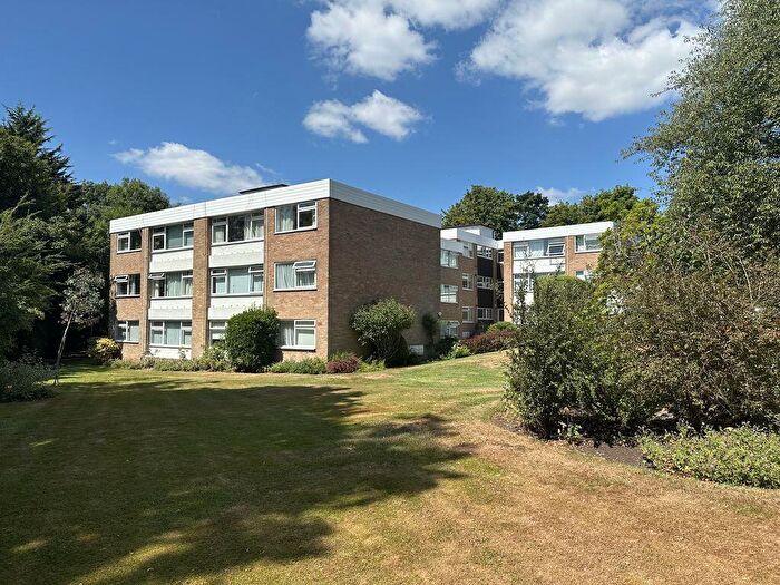 2 Bedroom Flat To Rent In Heathfield Close, Potters Bar, EN6
