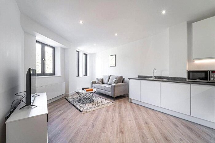 Apartment To Rent In Broadoaks, Streetsbrook Road, Solihull, West Midlands, B91