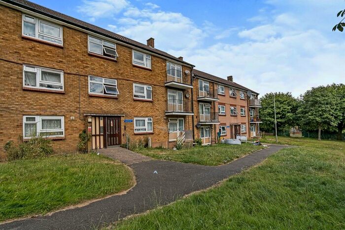 2 Bedroom Flat To Rent In Blue Rock Place, Tividale, Oldbury, B69
