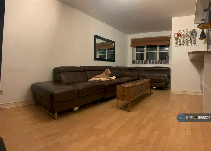 1 Bedroom Flat To Rent In Philips Close, Carshalton, SM5