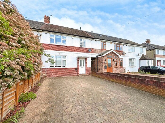 3 Bedroom Terraced House For Sale In Phipps Road, Slough, SL1