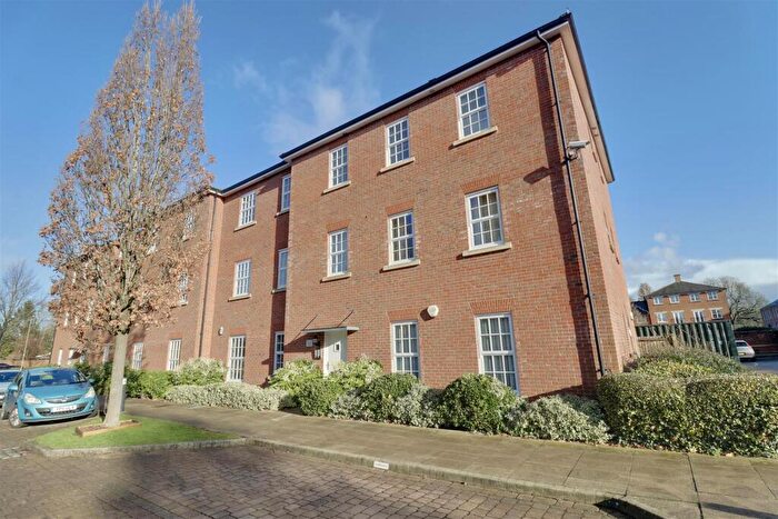 1 Bedroom Flat For Sale In North Square, Knowle, Fareham, PO17