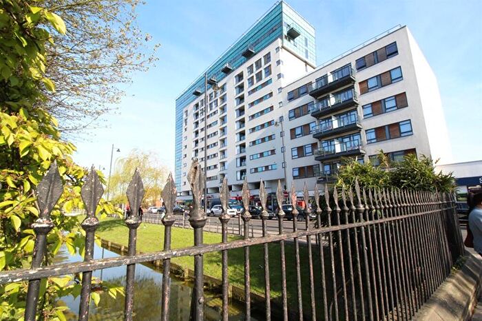 2 Bedroom Flat To Rent In Pinnacle House, Enfield, EN1