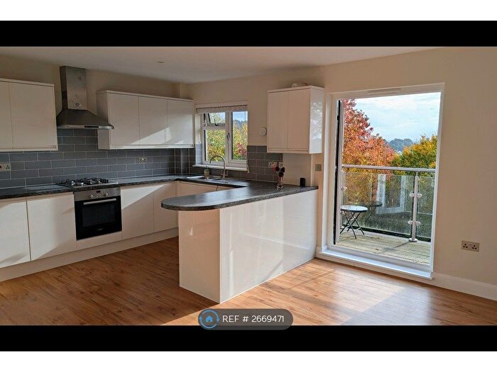 2 Bedroom Flat To Rent In Windwood, Redhill, RH1