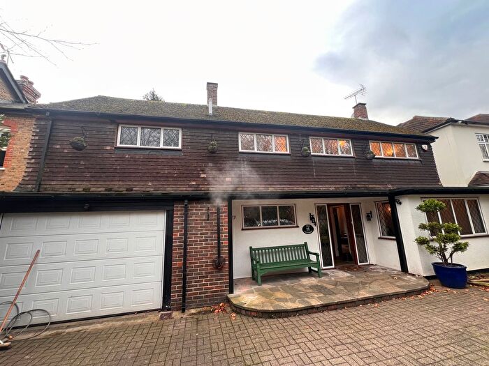 3 Bedroom Detached House To Rent In Private Road, Enfield, EN1