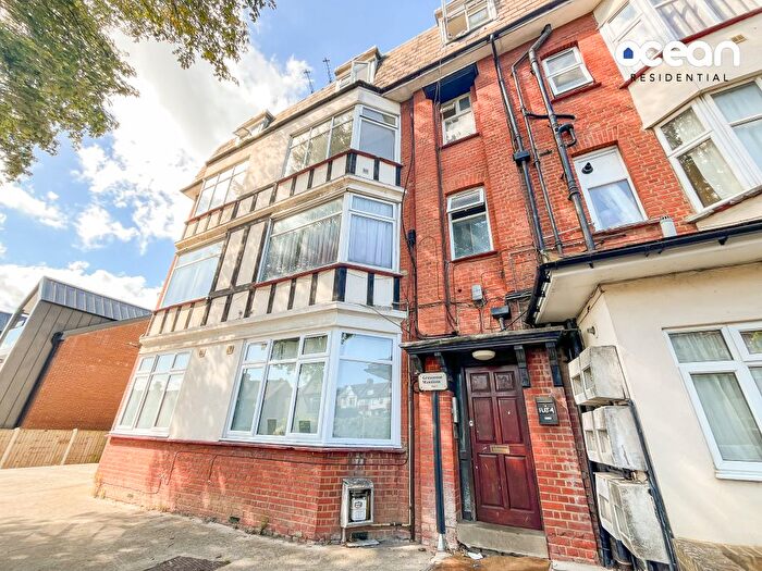 2 Bedroom Flat To Rent In Grosvenor Road, Westcliff-On-Sea, SS0