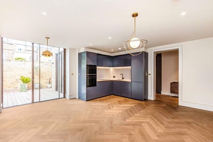 3 Bedroom Flat To Rent In Bronze Foundry House, London, SW6