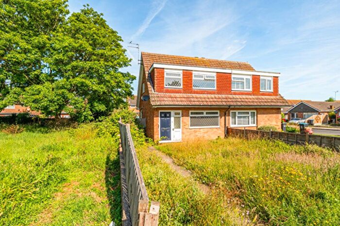3 Bedroom Semi Detached House For Sale In Chestnut Drive, Broadstairs, Kent, CT10