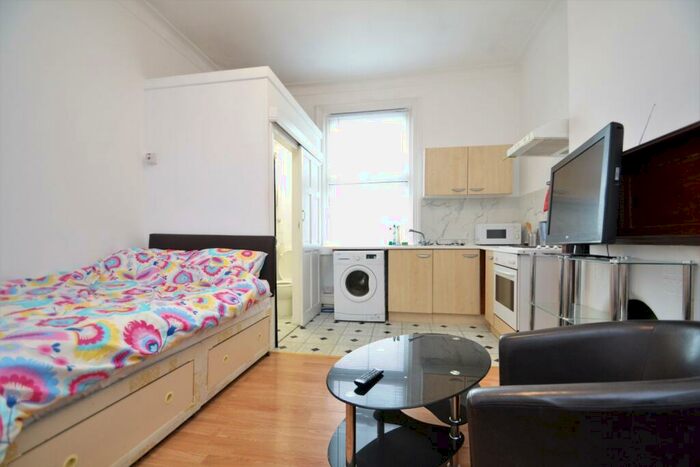 Flat To Rent In George Lane London, SE13