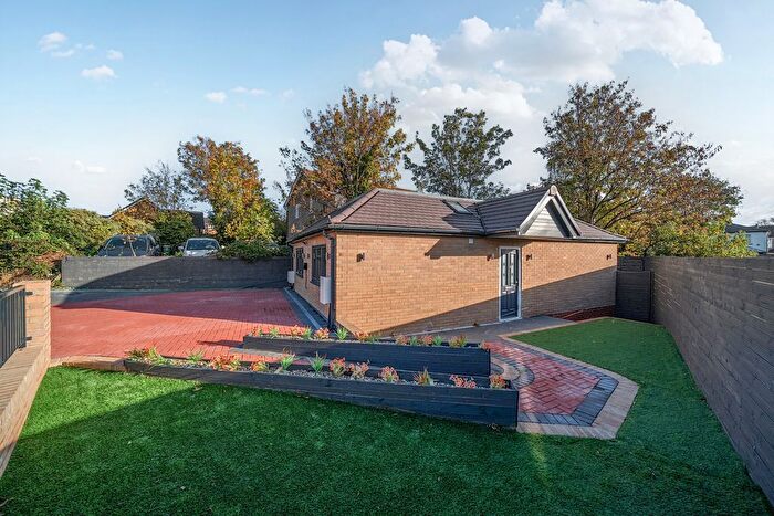 2 Bedroom Bungalow For Sale In Fairmont Close, Belvedere, DA17