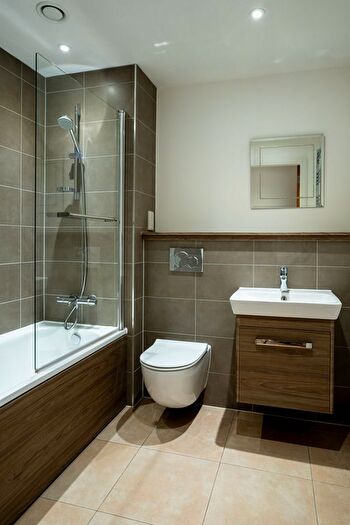 2 Bedroom Flat For Sale In Dalgety Road, Edinburgh, EH7