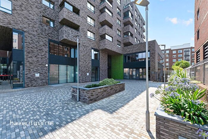 2 Bedroom Flat For Sale In Upper Richmond Road, London, SW15