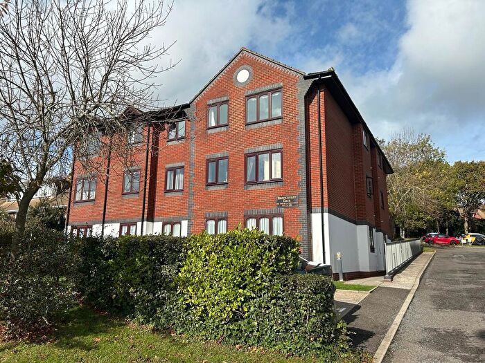1 Bedroom Flat For Sale In De La Warr Road, Bexhill-On-Sea, TN40